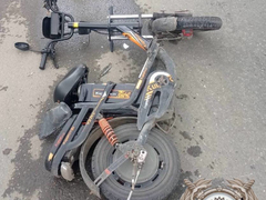 В Балакове мужчина на электровелосипеде попал под Ладу