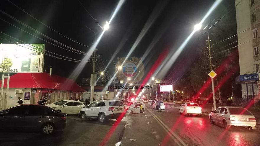 В массовом ДТП в Саратове пострадали два человека
