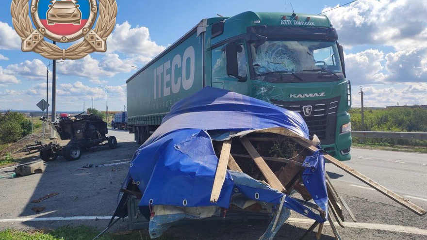 Под Саратовом в ДТП с грузовиками погиб водитель
