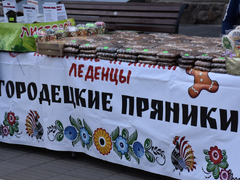 Значки из скейтбордов, аксессуары с Лабубу, афонские иконы: в Саратове стартовала Палитра ремесел