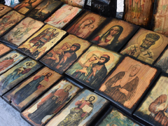 Значки из скейтбордов, аксессуары с Лабубу, афонские иконы: в Саратове стартовала Палитра ремесел