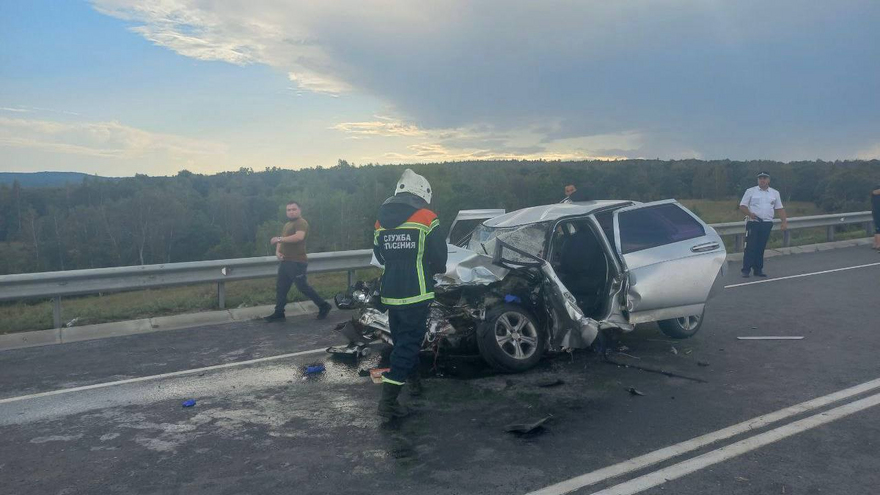 Под Вольском три человека пострадали в массовом ДТП с фурой