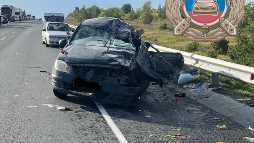 Под Вольском три человека пострадали в массовом ДТП с фурой