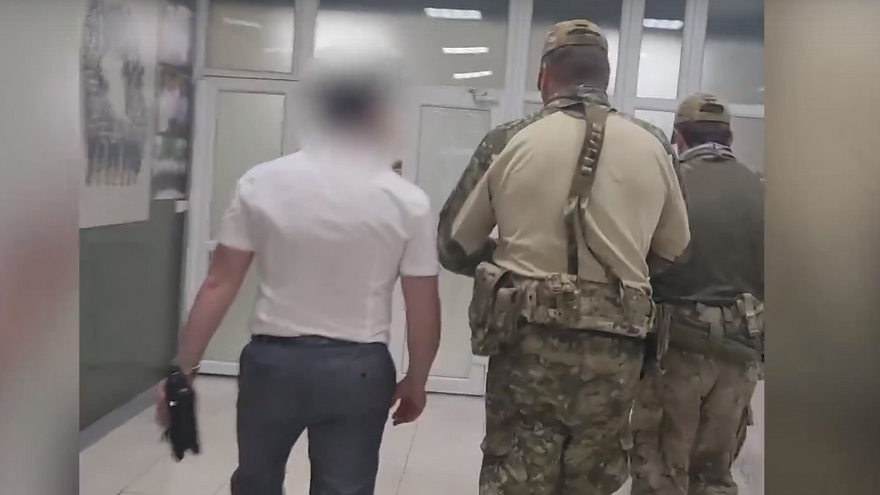 В Саратовской области экс-таможенник спровоцировал мужчин на взятку