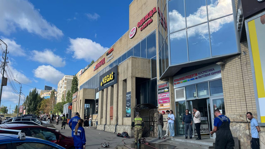 В Саратове горел бильярдный клуб Барс: потребовалась эвакуация