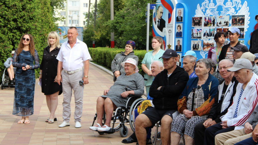 В храме Энгельсского дома-интерната отметили Спасы