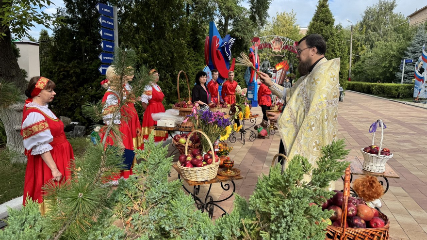 В храме Энгельсского дома-интерната отметили Спасы