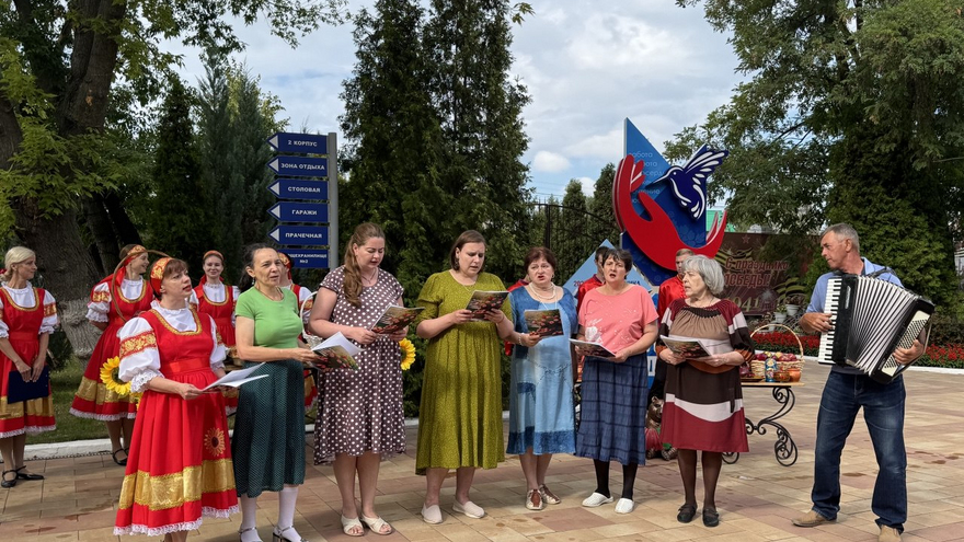 В храме Энгельсского дома-интерната отметили Спасы