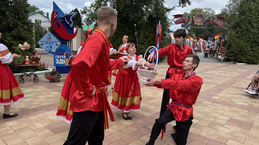 В храме Энгельсского дома-интерната отметили Спасы