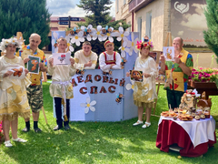 В храме Энгельсского дома-интерната отметили Спасы