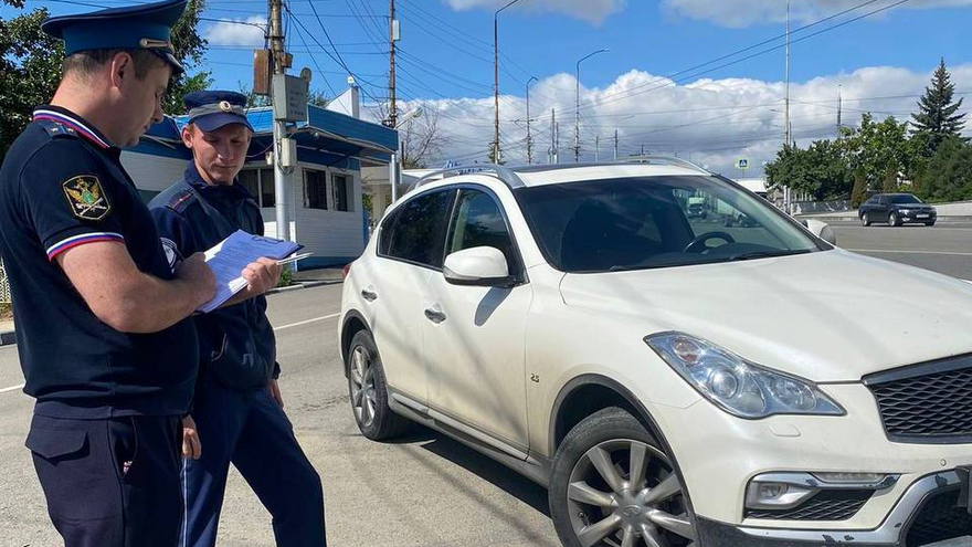 В Саратове владелец Infiniti QX50 накопил 76 штрафов за ПДД