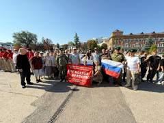 В Энгельсе развернули 140-метровый триколор
