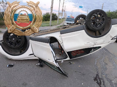 Двое пострадали в перевернувшемся Renault в Балакове