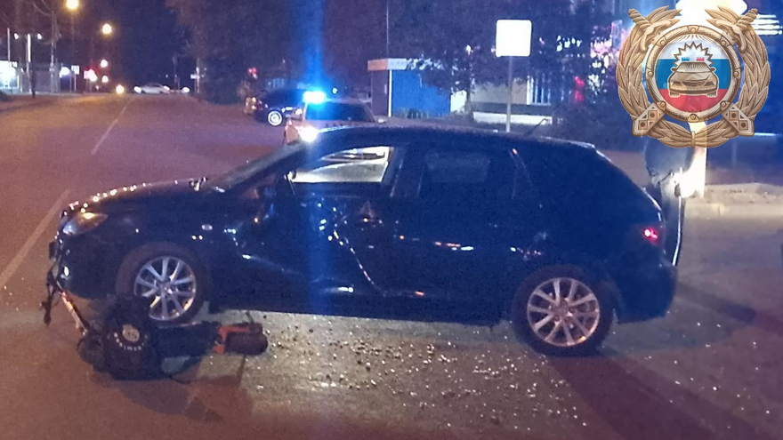 В Энгельсе электросамокатчик попал под машину