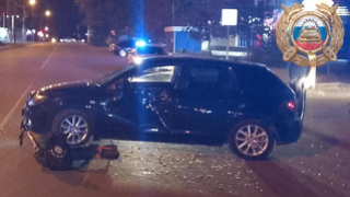 В Энгельсе электросамокатчик попал под машину
