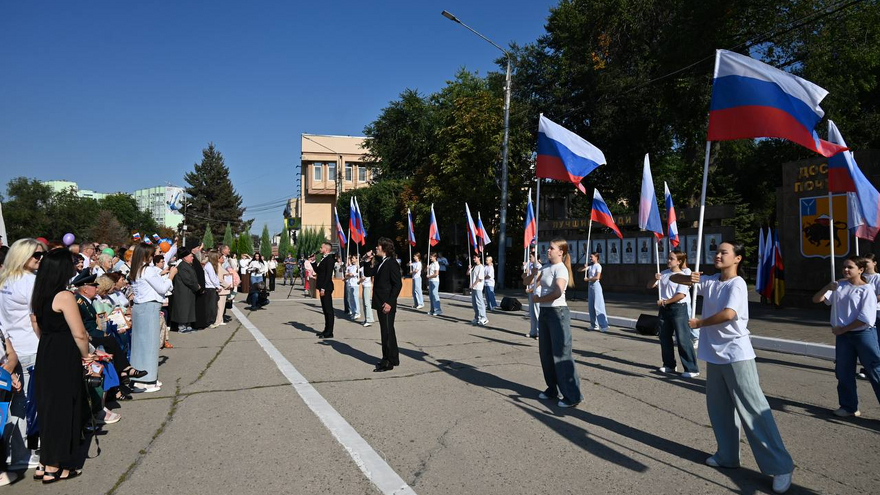 В Энгельсском районе обновили доску почета 