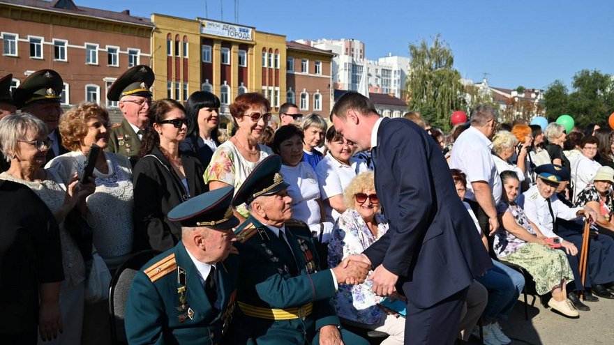 В Энгельсском районе обновили доску почета 