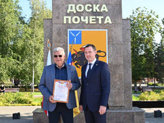В Энгельсском районе обновили доску почета 