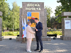 В Энгельсском районе обновили доску почета 