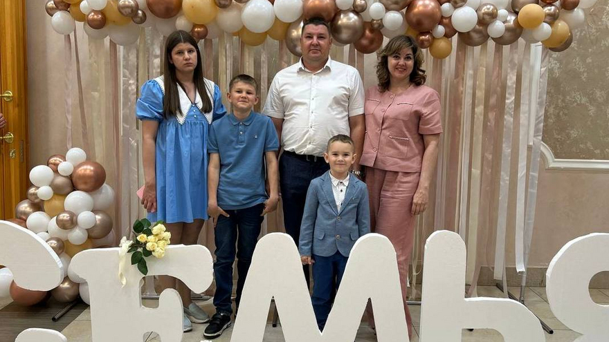 Семья Макеевых из Саратовской области победила в федеральном конкурсе Семья года