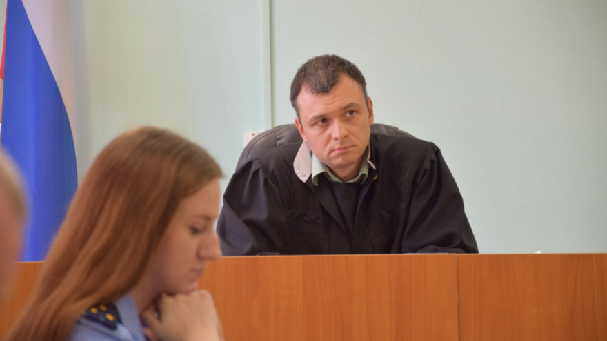 Первый прецедент в РФ: в Саратове начался суд по делу о переломе руки на приятельском матче по армрестлингу в вузе 
