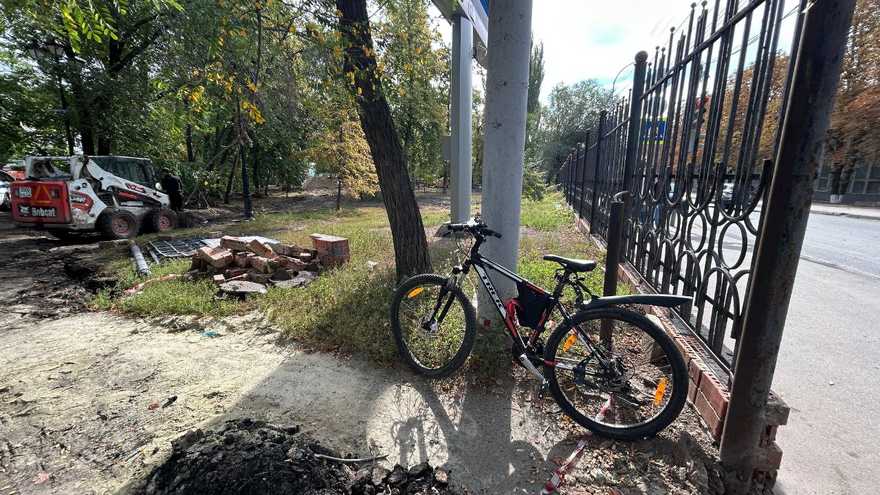 В Саратове велосипедистка пострадала в ДТП с бобкэтом
