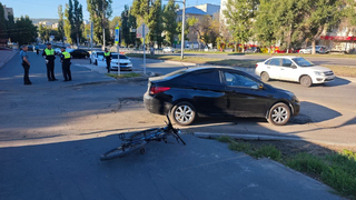 В Саратове у парка Территория детства сбили велосипедиста