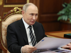 Бусаргин назвал Путину причины сокращения объемов строительства в Саратовской области