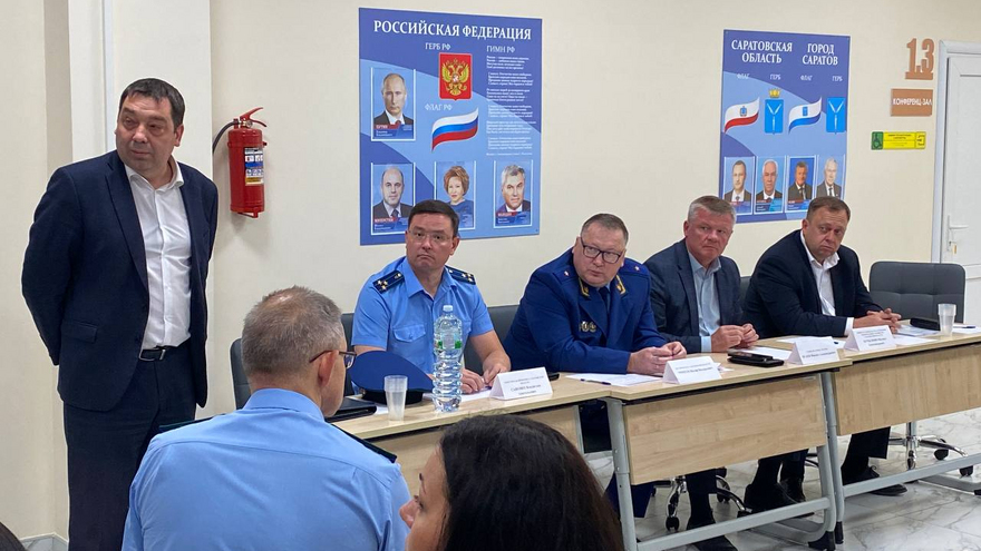 Взрыв дома в Саратове: жильцы обсудили проблемы с прокурорами и чиновниками