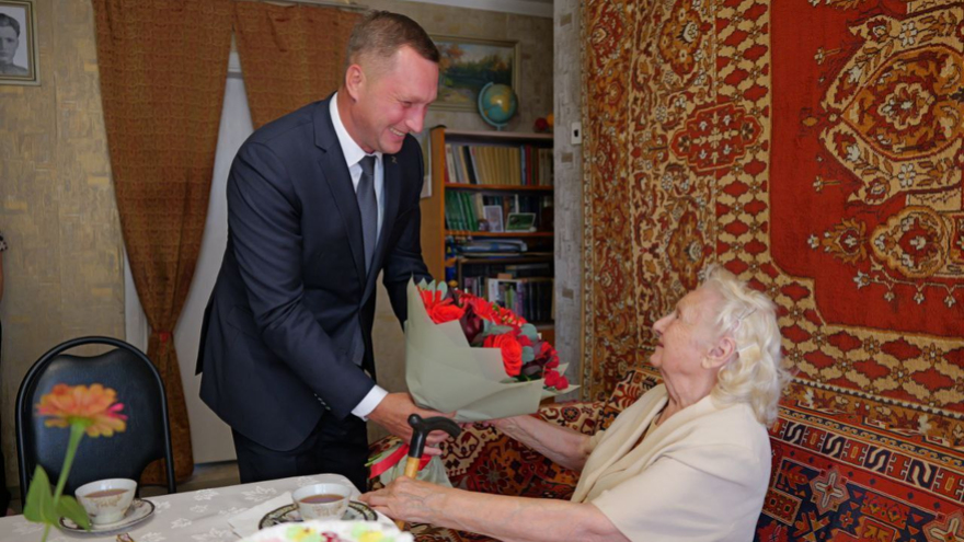Саратовскому ветерану Изабелле Юрьевой исполнилось 100 лет