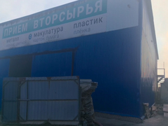 В Саратове тушили 500-метровый пожар на складе вторсырья