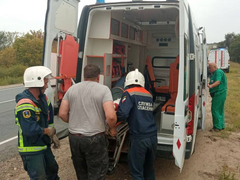 В Саратовской области участника ДТП вытащили из оврага
