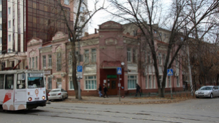 В Саратове дом с государственной аптекой признали аварийным