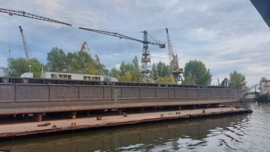 В Саратове баржа налетела на плавучий кран: капитана отправили под суд