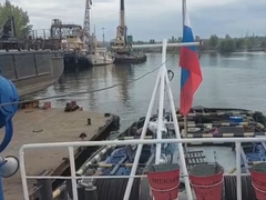 В Саратове баржа налетела на плавучий кран: капитана отправили под суд