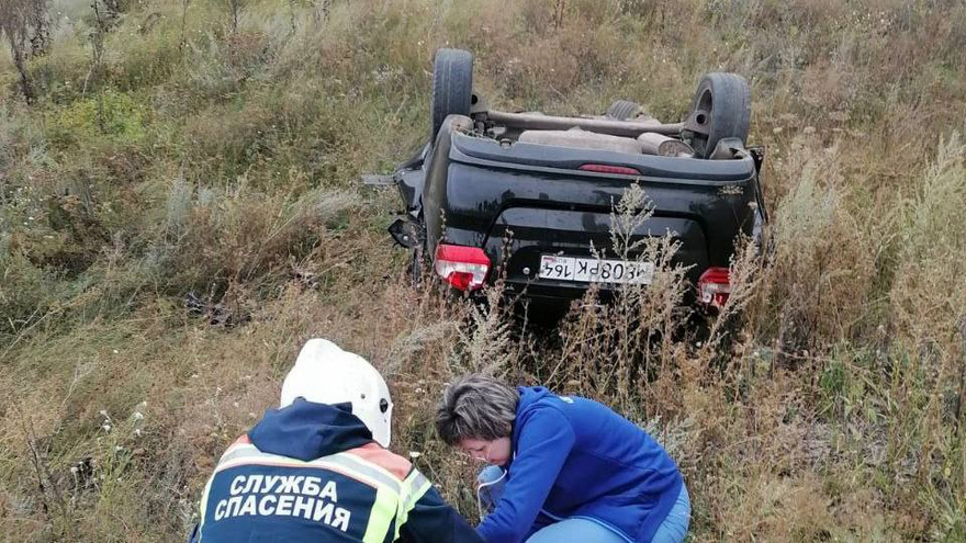 В Саратовской области три человека погибли и один пострадал в столкновении Лад