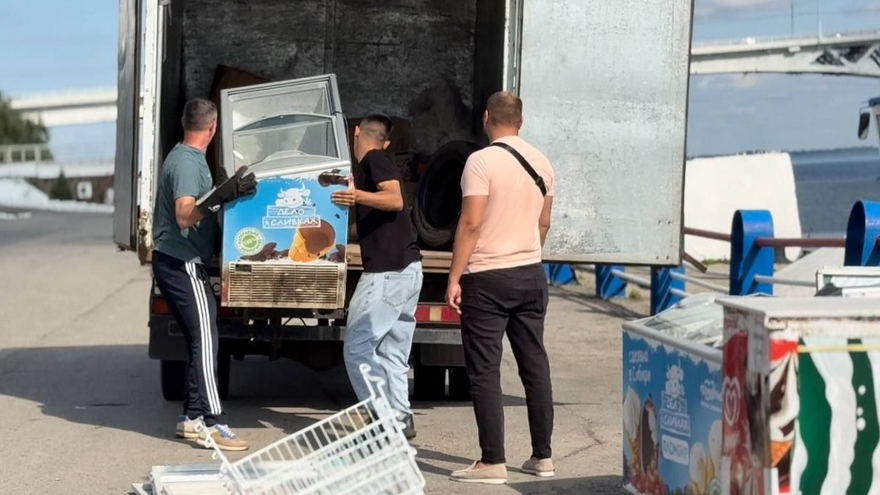В Саратове выявили более 500 незаконных гаражей, ларьков и рекламных баннеров