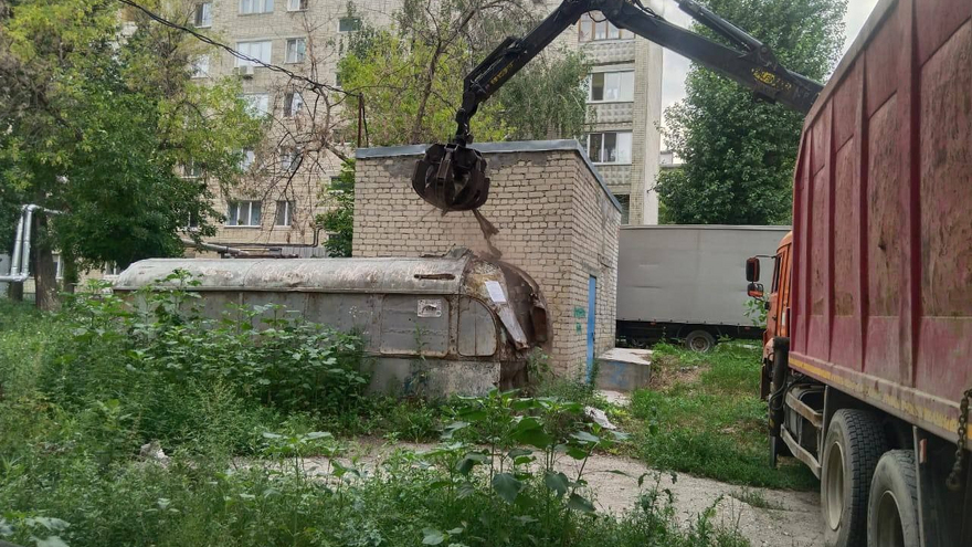 В Саратове выявили более 500 незаконных гаражей, ларьков и рекламных баннеров