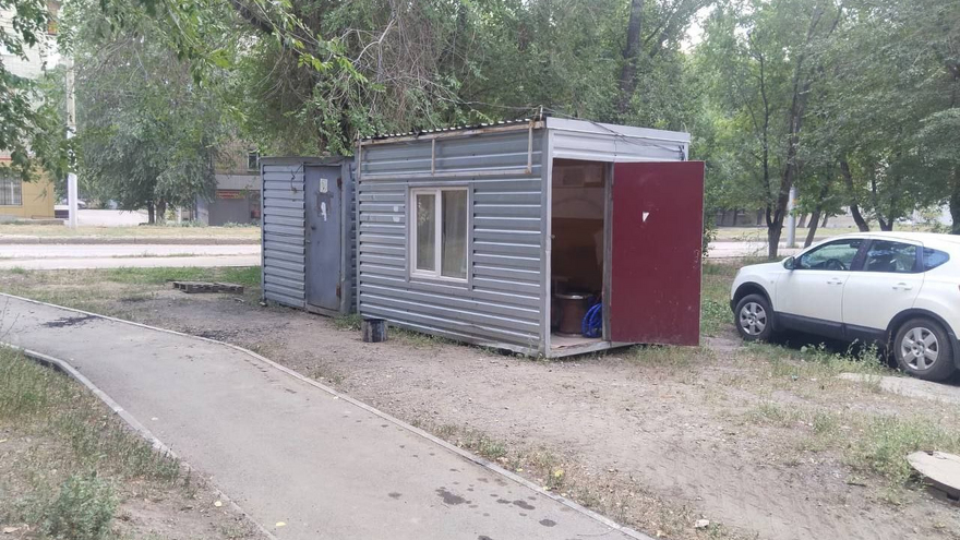 В Саратове выявили более 500 незаконных гаражей, ларьков и рекламных баннеров