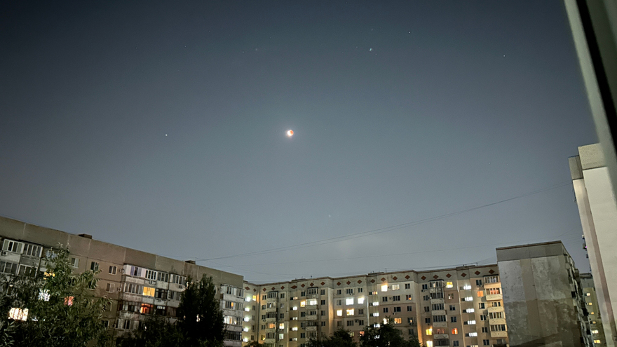 Саратовцы сфотографировали лунное затмение