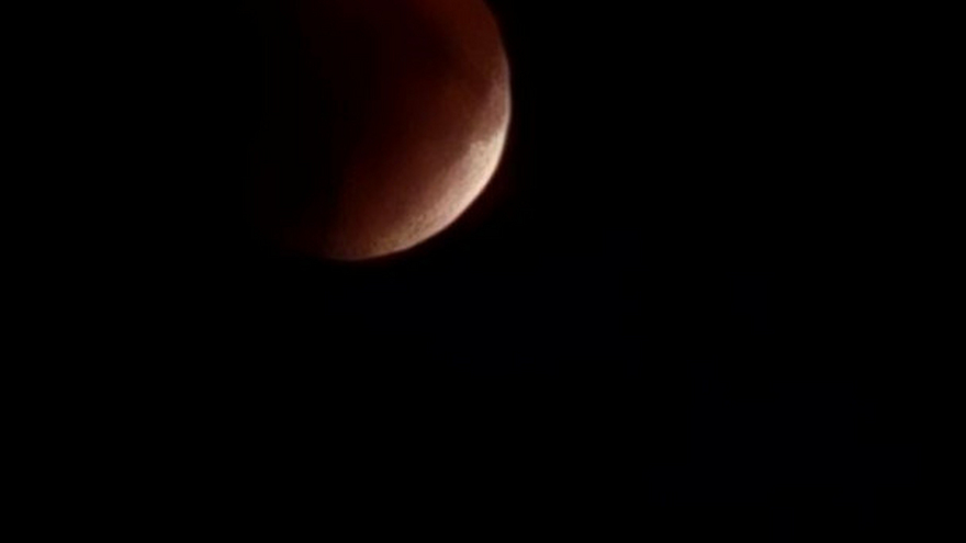 Саратовцы сфотографировали лунное затмение