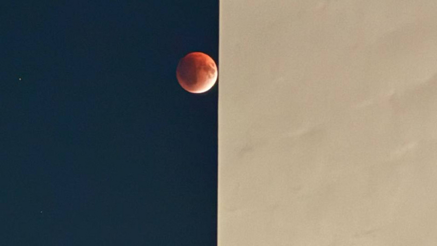 Саратовцы сфотографировали лунное затмение
