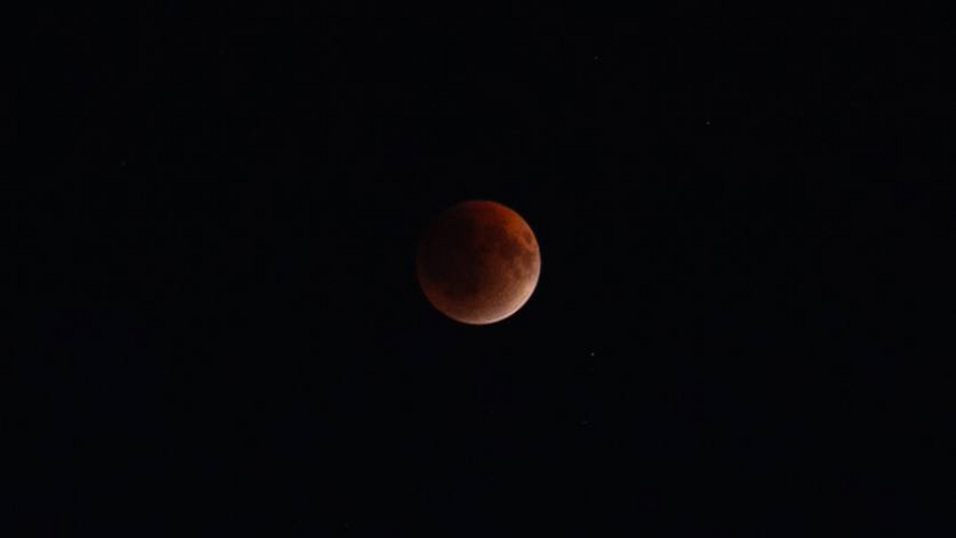 Саратовцы сфотографировали лунное затмение
