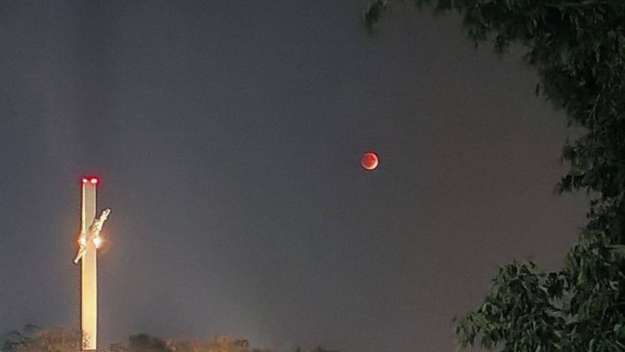 Саратовцы сфотографировали лунное затмение