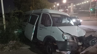 В Саратове Соболь врезался в заправку: есть пострадавший