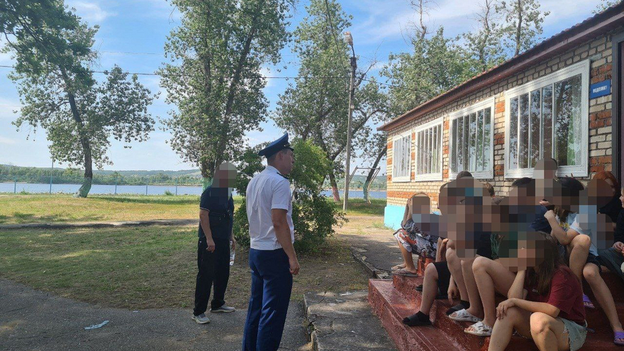 Отравившаяся в лагере Огонек девочка получит 80 тысяч за страдания