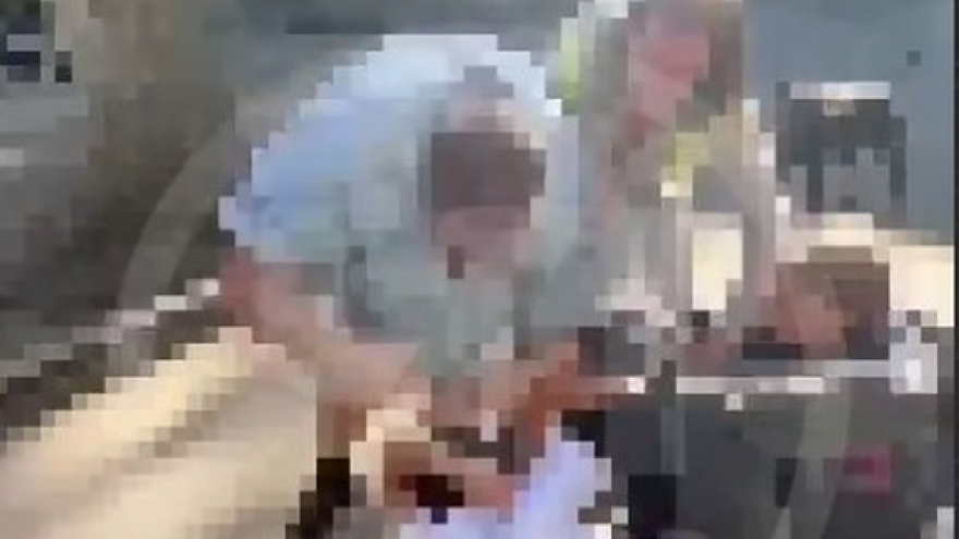 В Саратове сняли на видео драку школьника с мужчиной и женщиной
