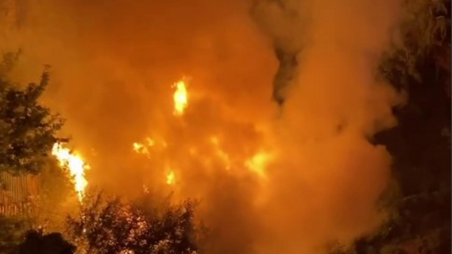 Пожар в центре Саратова сняли на видео