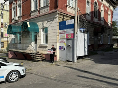 В Саратове прошли одиночные пикеты за строительство школы в сквере Территория детства