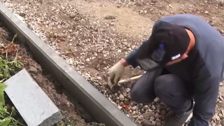 В Энгельсе обустраивают пешеходные дорожки